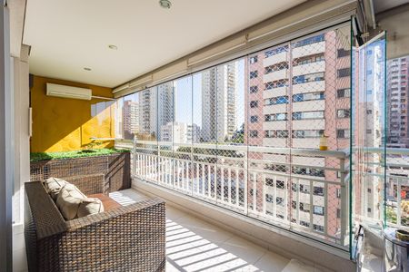Apartamento à venda com 132m², 3 quartos e 2 vagas Apartamento à venda com 132m², 3 quartos e 2 vagasVaranda