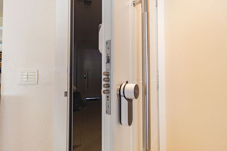 Apartamento à venda com 132m², 3 quartos e 2 vagas Apartamento à venda com 132m², 3 quartos e 2 vagasDetalhe Sala - Porta Blindada