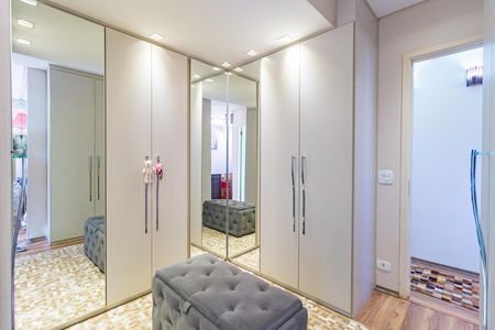 Apartamento à venda com 132m², 3 quartos e 2 vagas Apartamento à venda com 132m², 3 quartos e 2 vagasCloset - Suíte 2