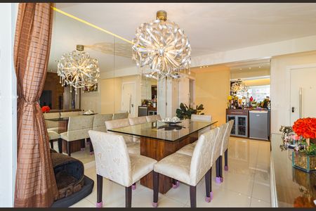 Apartamento à venda com 132m², 3 quartos e 2 vagas Apartamento à venda com 132m², 3 quartos e 2 vagasSala de Jantar