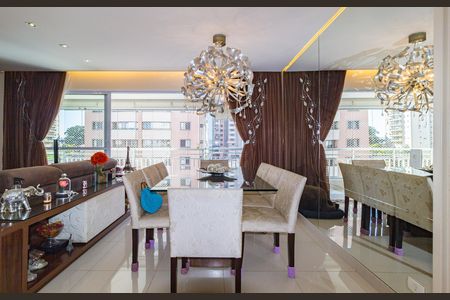 Apartamento à venda com 132m², 3 quartos e 2 vagas Apartamento à venda com 132m², 3 quartos e 2 vagasSala de Jantar
