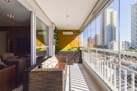 Apartamento à venda com 132m², 3 quartos e 2 vagas Apartamento à venda com 132m², 3 quartos e 2 vagasVaranda
