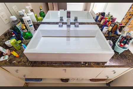 Apartamento à venda com 132m², 3 quartos e 2 vagas Apartamento à venda com 132m², 3 quartos e 2 vagasDetalhe Banheiro - Suíte 2
