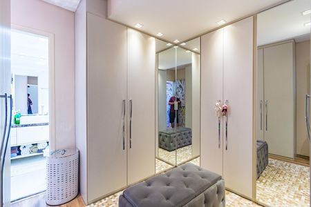 Apartamento à venda com 132m², 3 quartos e 2 vagas Apartamento à venda com 132m², 3 quartos e 2 vagasCloset - Suíte 2