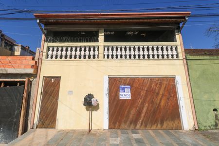 Fachada de casa à venda com 3 quartos, 140m² em Jardim Progresso, Santo André