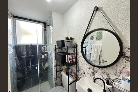 Banheiro de apartamento para alugar com 2 quartos, 44m² em Água Santa, Rio de Janeiro