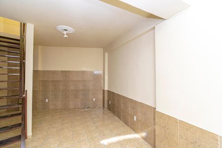 Casa para alugar com 70m², 2 quartos e sem vaga Casa para alugar com 70m², 2 quartos e sem vagaSala