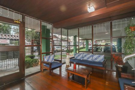 Hall de entrada de apartamento à venda com 1 quarto, 42m² em Vila Ipiranga, Porto Alegre