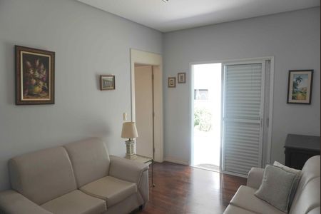 Sala de TV de casa de condomínio à venda com 5 quartos, 360m² em Parque Sinai, Santana de Parnaíba