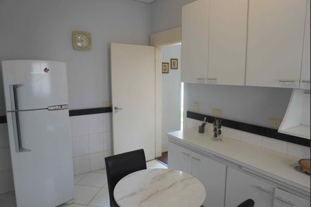 Cozinha de casa de condomínio à venda com 5 quartos, 360m² em Parque Sinai, Santana de Parnaíba