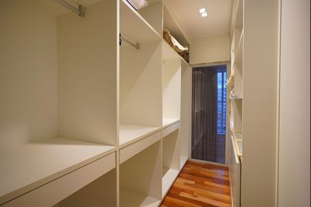 Closet da suíte de apartamento para alugar com 1 quarto, 83m² em Centro, Florianópolis