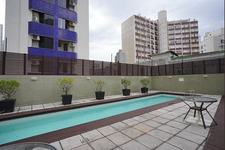 Área comum - Piscina de apartamento para alugar com 1 quarto, 83m² em Centro, Florianópolis
