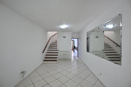 Casa para alugar com 2 quartos, 80m² em Jardim Paris, São Paulo