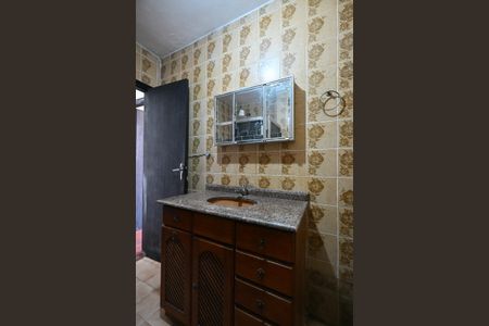 Banheiro de casa para alugar com 2 quartos, 80m² em Jardim Paris, São Paulo