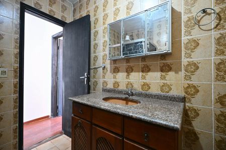 Banheiro social de casa para alugar com 2 quartos, 80m² em Jardim Paris, São Paulo