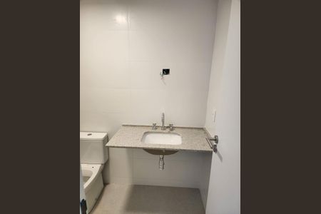Banheiro de kitnet/studio para alugar com 1 quarto, 39m² em Gávea, Rio de Janeiro