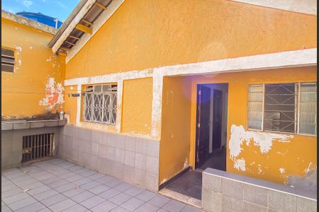 Entrada  de casa à venda com 2 quartos, 252m² em Parque Paineiras, São Paulo