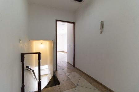 Corredor de casa para alugar com 2 quartos, 120m² em Vila Brasilio Machado, São Paulo