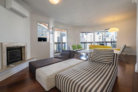 Apartamento para alugar com 176m², 3 quartos e 2 vagas Apartamento para alugar com 176m², 3 quartos e 2 vagasSala