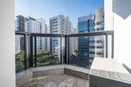 Apartamento para alugar com 176m², 3 quartos e 2 vagas Apartamento para alugar com 176m², 3 quartos e 2 vagasSuíte