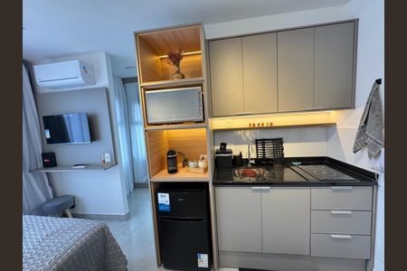 Cozinha de kitnet/studio para alugar com 1 quarto, 21m² em Campo Belo, São Paulo