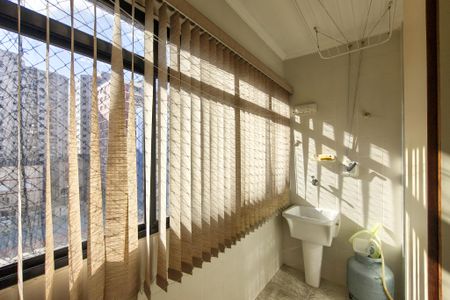 Área de Serviço de apartamento para alugar com 1 quarto, 66m² em Vila Tupi, Praia Grande