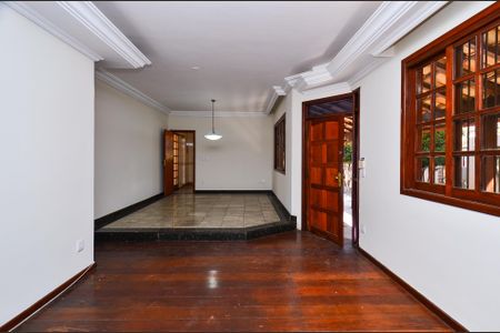 Casa para alugar com 442m², 3 quartos e 2 vagas Casa para alugar com 442m², 3 quartos e 2 vagasSala de Estar