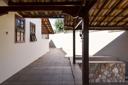 Casa para alugar com 442m², 3 quartos e 2 vagas Casa para alugar com 442m², 3 quartos e 2 vagasVaranda
