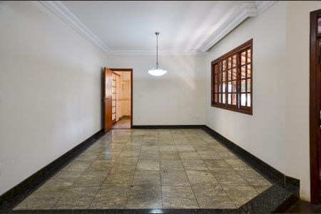 Casa para alugar com 442m², 3 quartos e 2 vagas Casa para alugar com 442m², 3 quartos e 2 vagasSala de Jantar