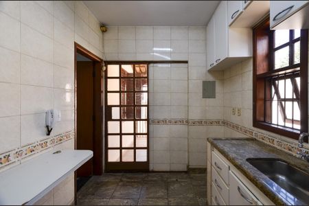 Casa para alugar com 442m², 3 quartos e 2 vagas Casa para alugar com 442m², 3 quartos e 2 vagasFachada
