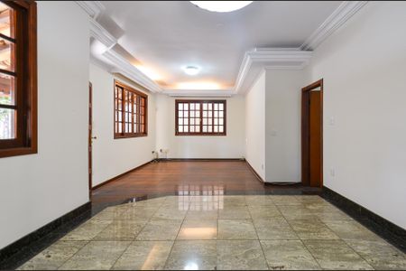 Casa para alugar com 3 quartos, 442m² em Fernão Dias, Belo Horizonte
