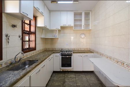 Casa para alugar com 442m², 3 quartos e 2 vagas Casa para alugar com 442m², 3 quartos e 2 vagasFachada
