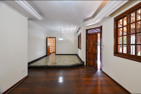 Casa para alugar com 442m², 3 quartos e 2 vagas Casa para alugar com 442m², 3 quartos e 2 vagasSala de Estar