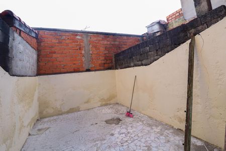 Quintal de casa à venda com 2 quartos, 99m² em Parque Pinheiros, Taboão da Serra