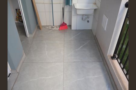 Apartamento para alugar com 42m², 2 quartos e sem vagaÁrea de serviço e Varanda