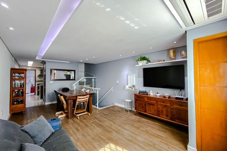 Sala de casa para alugar com 3 quartos, 217m² em Vila Bertioga, São Paulo