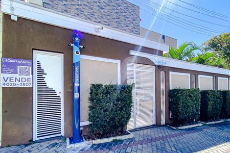 Fachada - Plaquinha de casa para alugar com 3 quartos, 217m² em Vila Bertioga, São Paulo