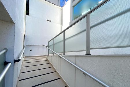 Entrada de apartamento à venda com 2 quartos, 77m² em Fernão Dias, Belo Horizonte