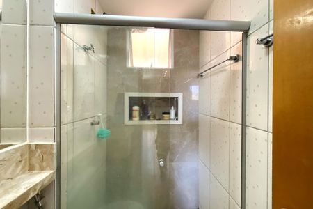 Banheiro de apartamento à venda com 2 quartos, 77m² em Fernão Dias, Belo Horizonte