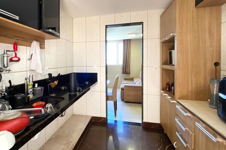 Cozinha de apartamento à venda com 2 quartos, 77m² em Fernão Dias, Belo Horizonte