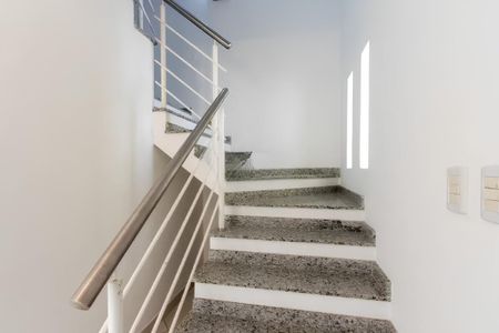 Casa para alugar com 185m², 3 quartos e 3 vagasEscada