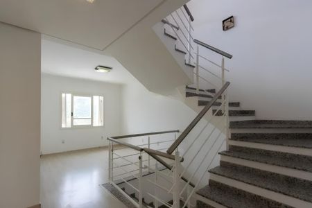 Casa para alugar com 185m², 3 quartos e 3 vagasEscada