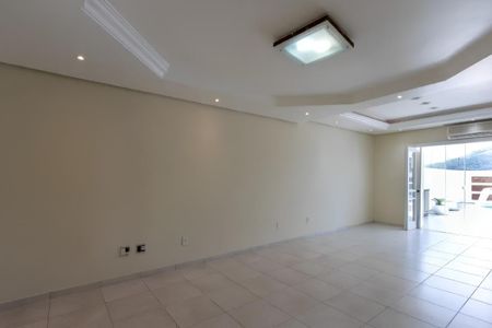 Casa para alugar com 185m², 3 quartos e 3 vagasSala