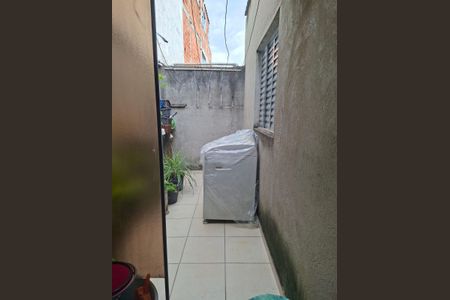 Área externa de casa à venda com 4 quartos, 220m² em Vila Carmosina, São Paulo