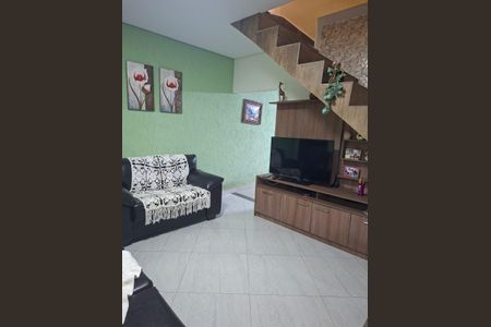 Sala de casa à venda com 4 quartos, 220m² em Vila Carmosina, São Paulo
