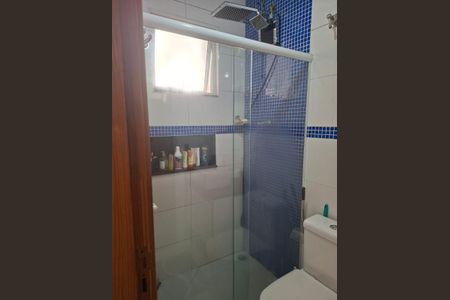 Banheiro de casa à venda com 4 quartos, 220m² em Vila Carmosina, São Paulo