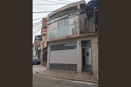 Fachada de casa à venda com 4 quartos, 220m² em Vila Carmosina, São Paulo