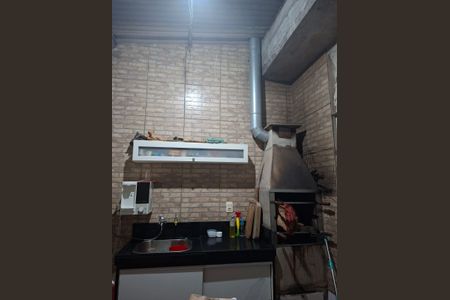 Casa à venda com 220m², 4 quartos e 2 vagas Casa à venda com 220m², 4 quartos e 2 vagasÁrea externa