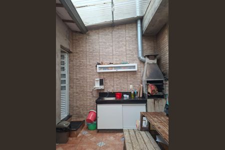 Casa à venda com 220m², 4 quartos e 2 vagas Casa à venda com 220m², 4 quartos e 2 vagasÁrea externa