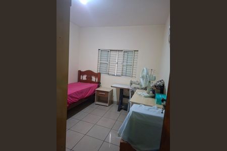 Casa à venda com 220m², 4 quartos e 2 vagas Casa à venda com 220m², 4 quartos e 2 vagasQuarto